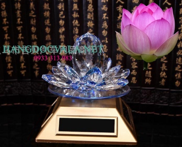 Phật bà Quan Âm ngự đài sen pha lê xoay 360 độ - năng lượng mặt trời